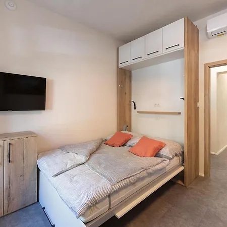 Apartsee Wellness 3*