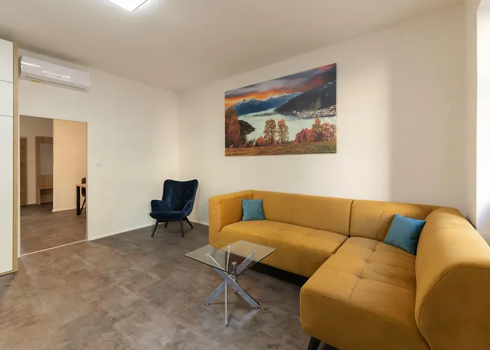 Apartsee Wellness Aparthotel 3*